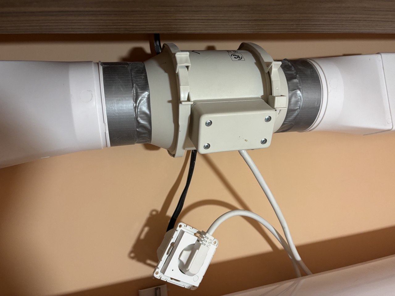 Смарт-розетка, размывающая канальный вентилятор